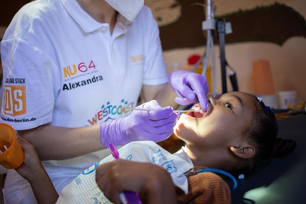 Henry Schein Dental Deutschland unterstützt zahnärztliche Versorgung für Kinder in Paternoster (Südafrika)